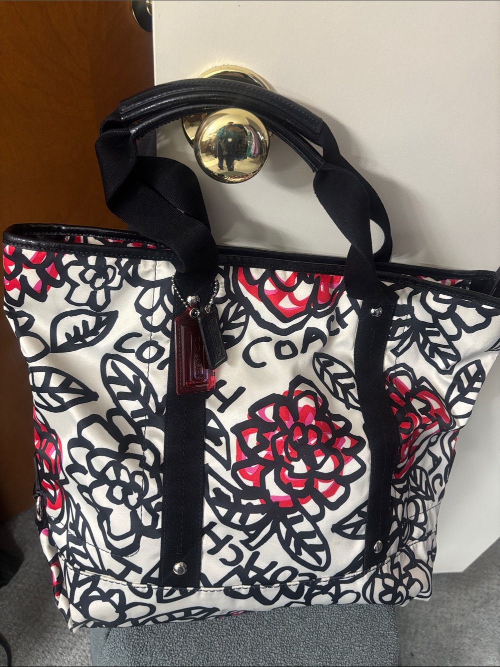 Coach Poppy Daisy Floral Graffiti Tote (Style F16914)